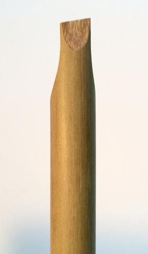 Calame en bambou, bec de 8 à 9 mm, biseau à gauche